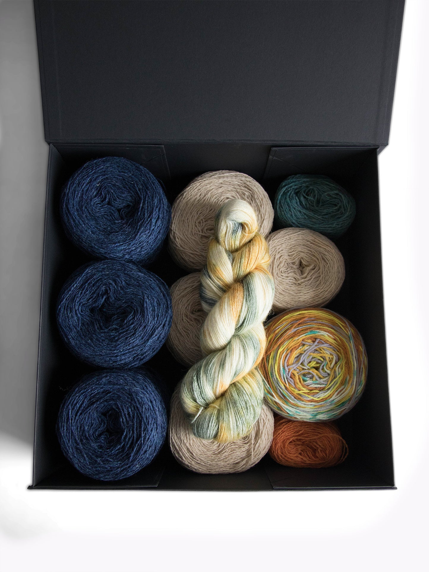 Knitting kit SWANS, LOVE AND FIBRES